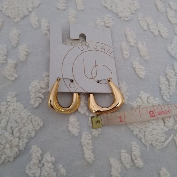 NWT Urban Outfitters gold tone hoops - Picture 3 of 5